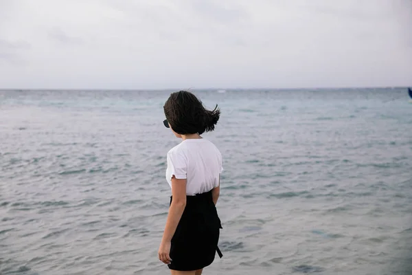 Schattig Klein Aziatisch Meisje Hebben Plezier Het Strand Buurt Van — Stockfoto