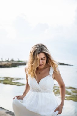 Endonezya 'nın egzotik Asya adası Bali' de sarışın gelin