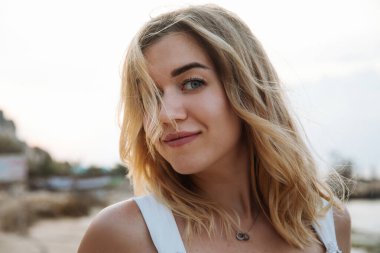 Endonezya 'nın egzotik Asya adası Bali' de sarışın gelin