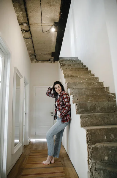 Girl Plaid Shirt Stands Her House Unfinished Repairs — Stock Photo, Image