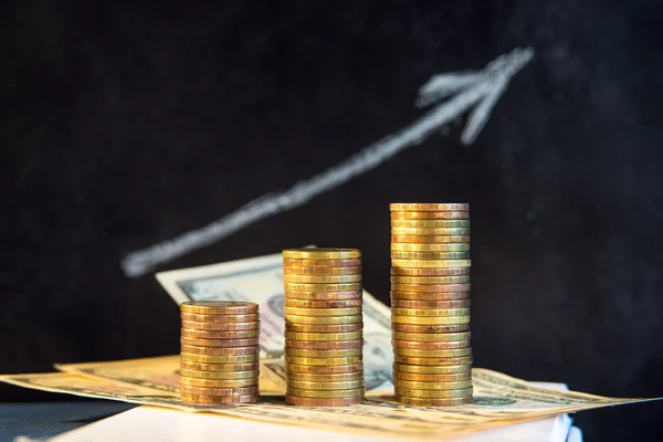 İş Finans ve para kavramı, grafik büyüyen sikke