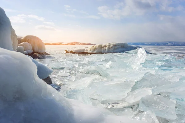 Festői kilátás nyílik a fagyasztott Bajkál-tó télen — Stock Fotó