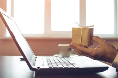 adam bir hediye online kredi kartı ile satın alma