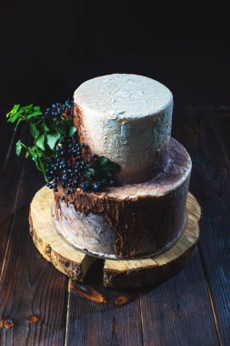 Düğün pastası güdük ahşap ve kabuk şeklinde