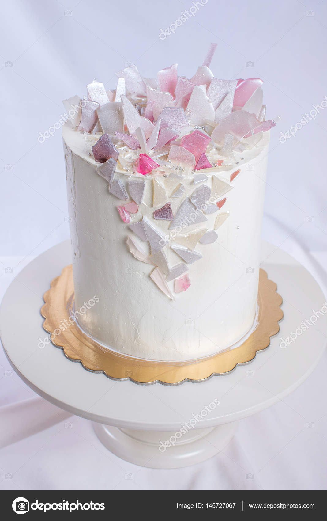 Artwork. Wedding cake decorated with fondant and isomalt Stock Photo by  ©artoleshko 145727067