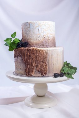 Düğün pastası güdük ahşap ve kabuk şeklinde