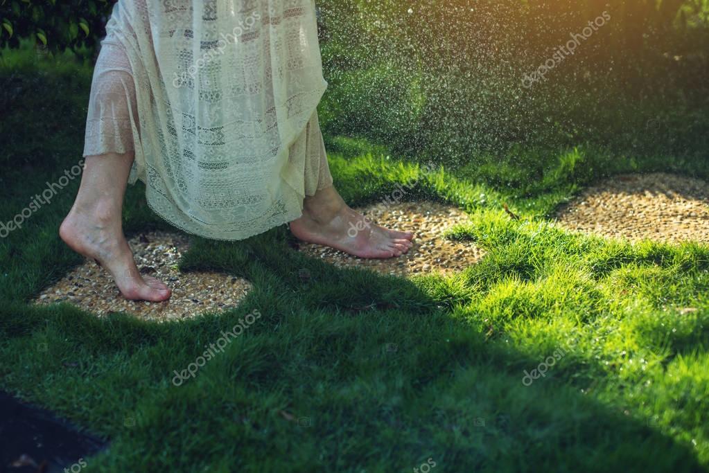 https://st3.depositphotos.com/2086701/14670/i/950/depositphotos_146709567-stock-photo-girl-walking-barefoot-on-the.jpg