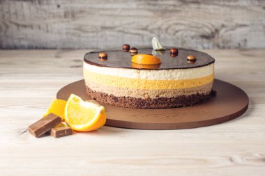 Katmanlar hassas sufle, ev yapımı tatlı turuncu çikolatalı kek