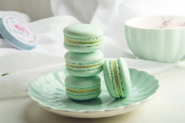 Turkuaz nane macarons. Fransız hassas tatlı kahvaltı için
