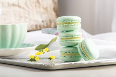Turkuaz nane macarons. Fransız hassas tatlı kahvaltı için