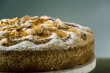 Elma pasta ve tatlılar masaya. Rustik tarzda bir çay partisi. Tatlı sonbahar natürmort