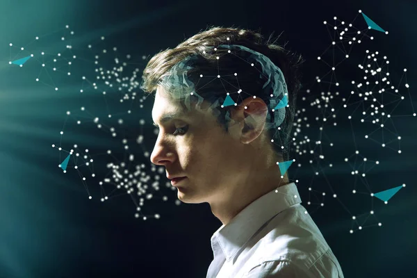 El hombre de negocios principal con cerebro digital y conexiones de neuronas. El concepto de inteligencia artificial — Foto de Stock