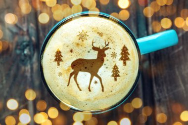 Sevimli kış desen üzerinde süt köpüğü cappuccino kahve bir fincan. Mutlu Noeller