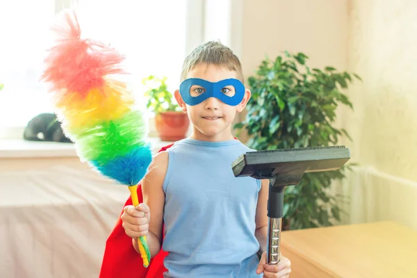 Niño Disfraz Superhéroe Niño Jugando Limpiar Casa Concepto Niños Ayudando — Foto de Stock