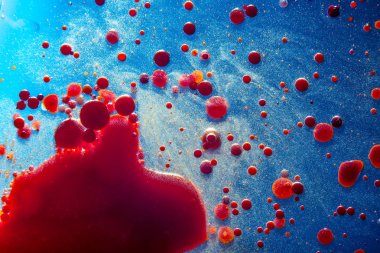 Kırmızı kabarcıklar mavi arka plan portre üzerinde kan hücrelerinin. Soyutlama, tıp ve bilim. Mikro süreçleri ve insan vücudunda hastalık kavramı