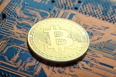 Elektronik Tahtadaki Sikke Bitcoin. Madencilik kripto para birimi. Teknoloji kavramı sanal para zincirini engelliyor.