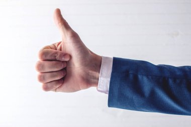 Böyle. başparmak ile insan eli