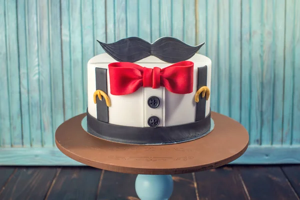 Beautiful cake for men, decorated in the form of a suit with a bow tie. Concept of the desserts for the birthday boy — Stock Photo, Image