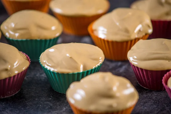 Gâteaux Faits Maison Fraîchement Confectionnés Dans Des Moules Silicone Sur — Photo