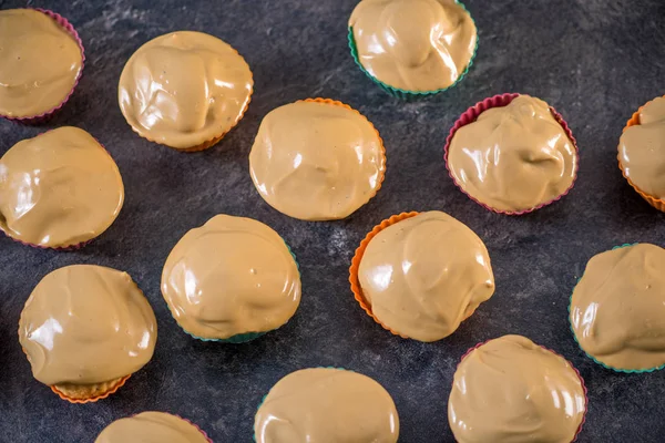 Gâteaux Faits Maison Fraîchement Confectionnés Dans Des Moules Silicone Sur — Photo