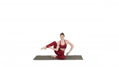 Spor yapan Yogi kızı spor yapıyor, esneme hareketleri yapıyor, yoga yapıyor, beyaz arka planda Parivritta Kraunchasana.