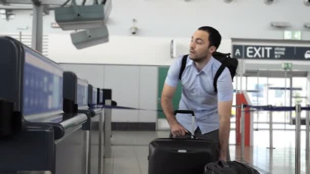 Passenger checking the weight of luggage in airport terminal before the check-in. — 비디오