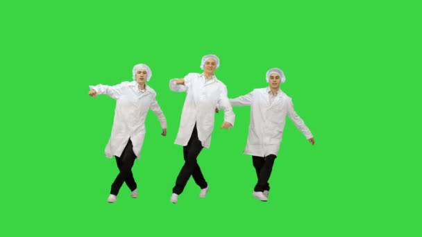 Hombres jóvenes médicos bailando break dance en una pantalla verde, Chroma Key . — Vídeos de Stock