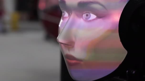 Menschlicher Roboter. Roboter mit dem Gesicht aus nächster Nähe. Künstliche Intelligenz. — Stockvideo