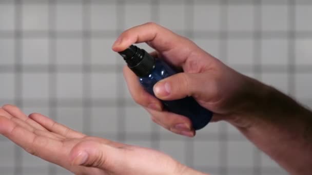 Man dispensing hand sanitizer into hands and sanitizing them. — Stock Video