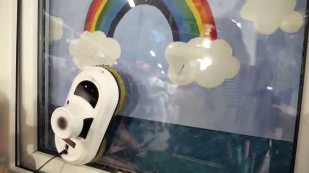 Пылесосное окно для чистки роботов . — стоковое видео