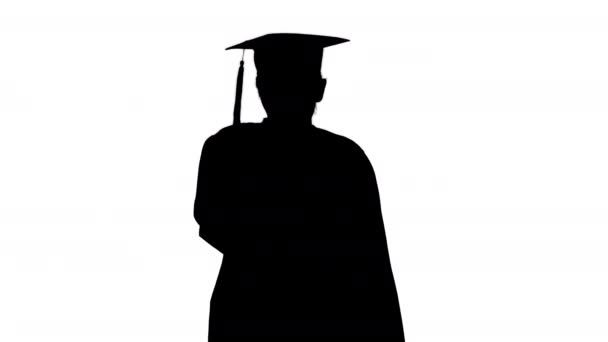 Silhouette Giovane studentessa laureata in tosse mantello . — Video Stock
