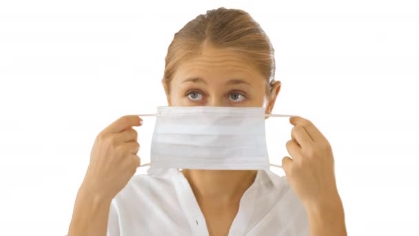 Business lady walking and putting medical mask on on white background. — Stock Video