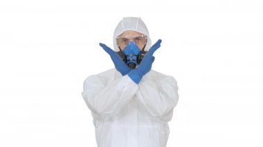 Epidemiyoloji uzmanı dur işareti gösteriyor ve elleri beyaz arka planda çaprazlama gösteriyor..