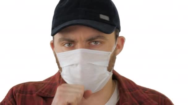 American farmer in medical mask coughing on white background. — Stock Video