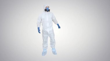 Dezenfeksiyon için koruyucu üniformalı bir doktora ihtiyaç var. Eğilim geçmişi konusunda meslektaşlarını yardıma çağırıyor..