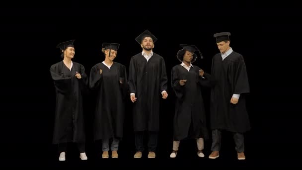 Les filles et les gars ludiques diplômés étudiants dansant, Alpha Channel — Video