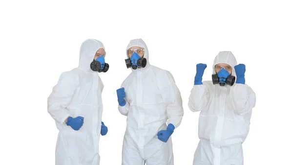 Equipe médica em roupas de proteção empilhamento e mãos em ascensão Chá — Fotografia de Stock