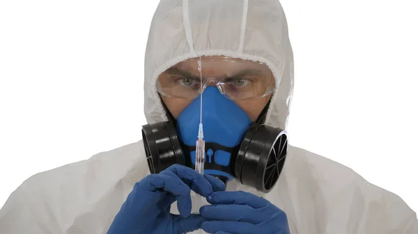 Медицинские исследования, коронавирусная вакцина человек в защитном костюме — стоковое фото