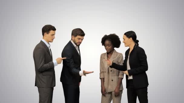 Diversos empresários adultos juntando as mãos Espírito de equipe em fundo gradiente . — Vídeo de Stock