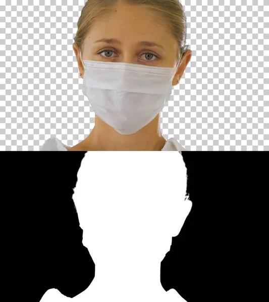 Affärskvinna i en skyddande medicinsk mask, Alpha Channel — Stockfoto