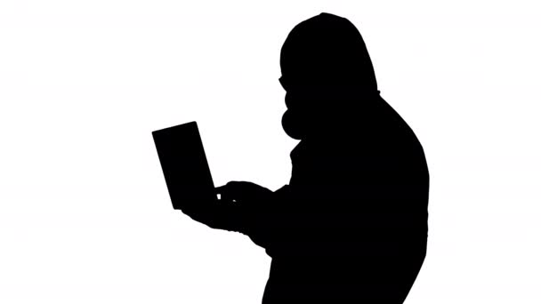 Silhouette Γιατρός με λευκή προστατευτική στολή με laptop. — Αρχείο Βίντεο