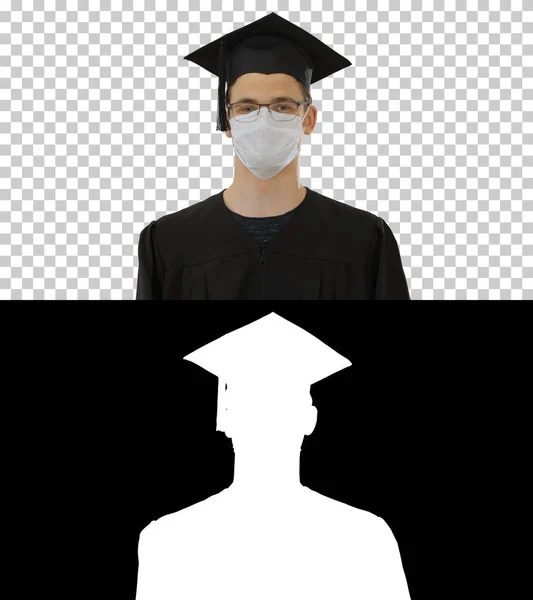 가습기 가운을 입고 얼굴에 마스크를 쓰고 있는 학생, 알파 채널 — 스톡 사진