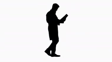 Siluet Sağlık Hizmetleri, tıbbi konsept. Doktor yürüyor ve kardiyo test sonuçlarına bakıyor..