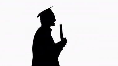 Siluet Adam mezuniyet törenine gidiyor..