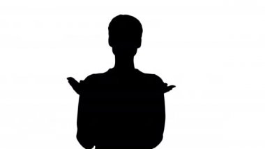 Siluet gülümseyen güzel iş kadını el çırpıyor..