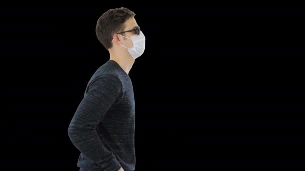 Jovem cego com cana longa e máscara médica andando, Canal Alpha — Vídeo de Stock