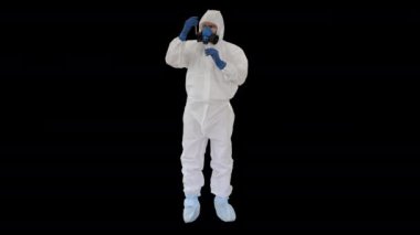 Tehlikeli Madde Giysisi ve Gaz Maskesi Giyen Doktor Kan Test Tüpü, Alfa Kanalı