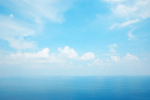 Landscape of the ocean and the clear sky — Stock Photo, Image