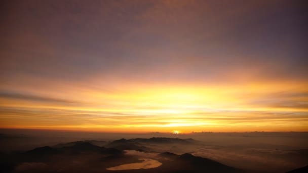 Le lever du soleil depuis le mont Fuji au Japon — Video