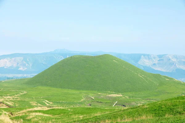 Landskap av Kamezuka berg, Aso området i Japan — Stockfoto